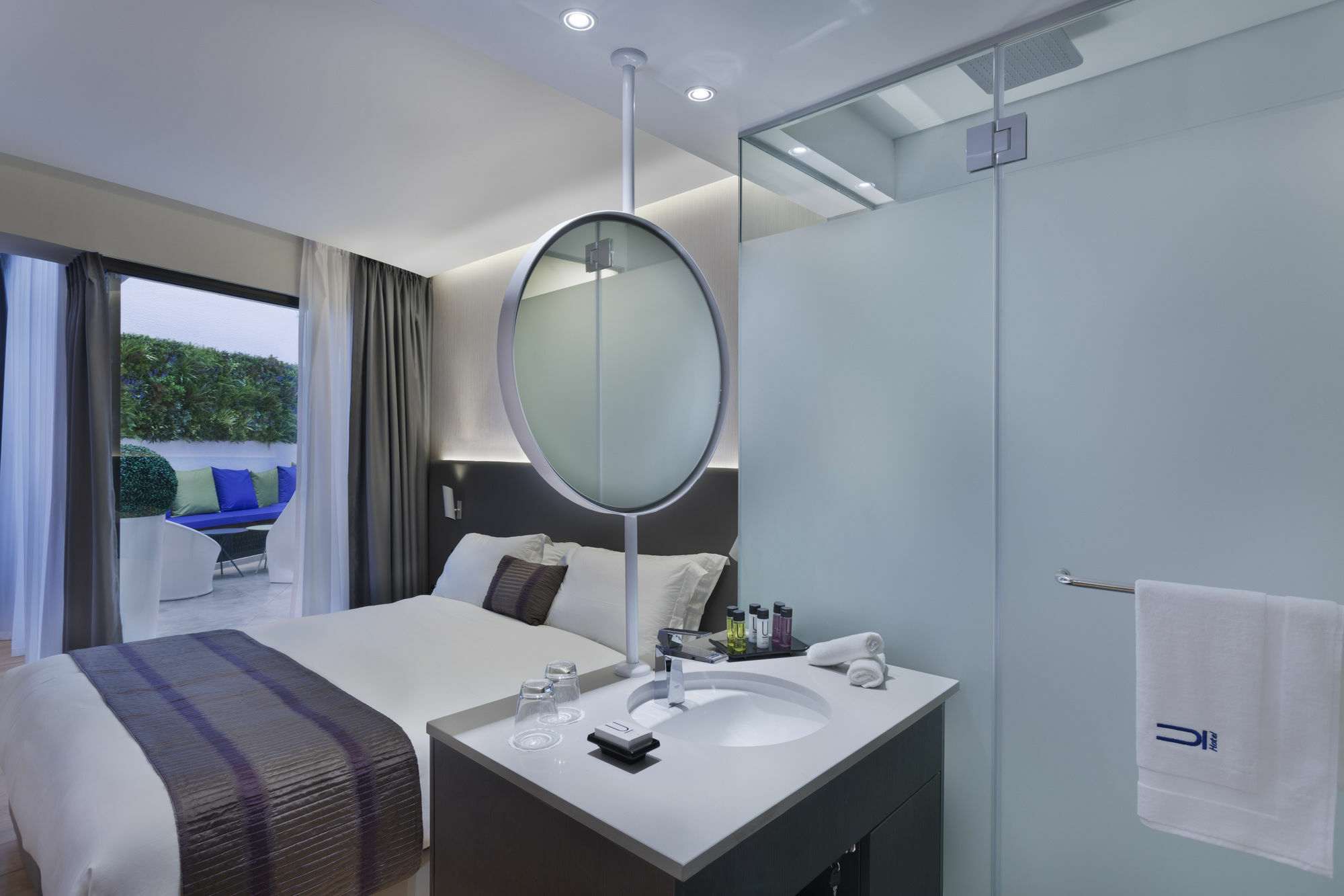 Ultra Boutique 3*
